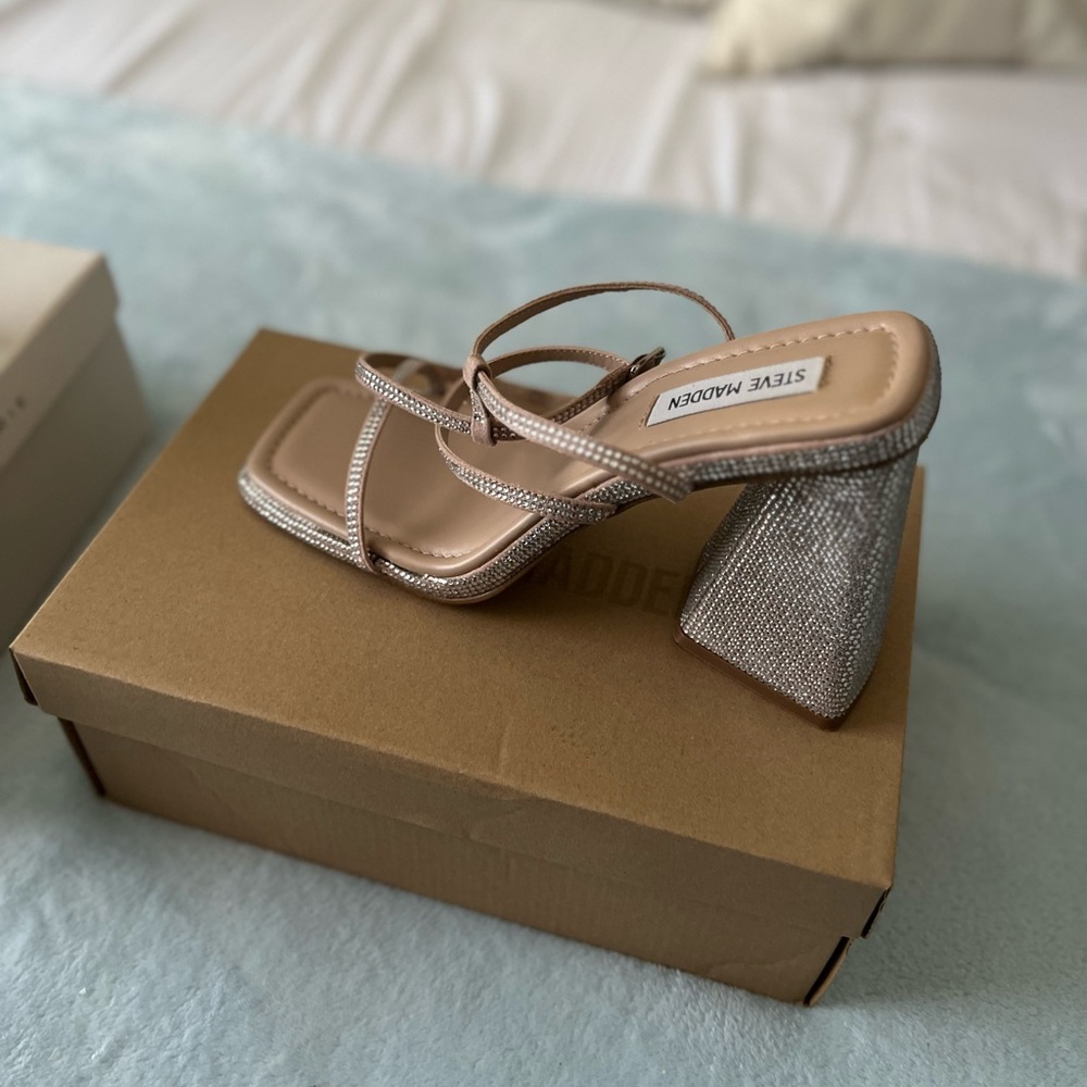 Super cute Steve Madden shoes with chunky heel!